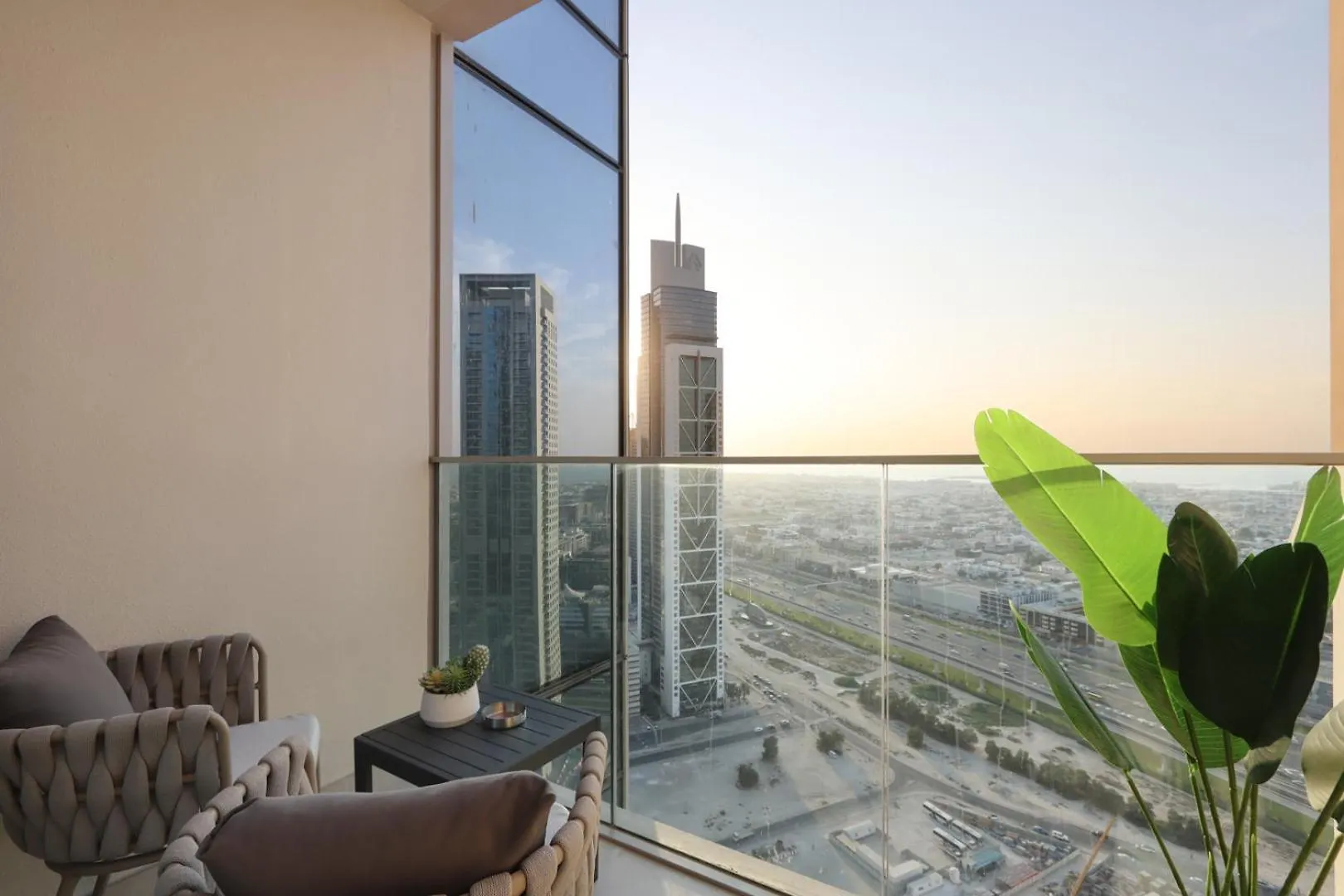 Apartment Livbnb-2B With Convertible Office,5Min To Burj Khalifa Dubai