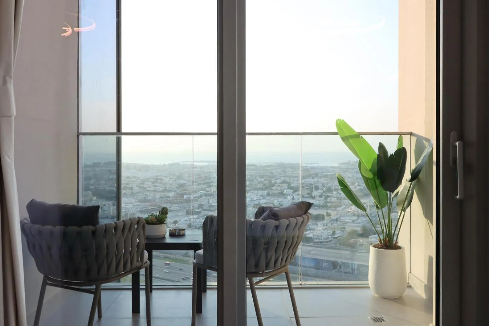 Livbnb-2B With Convertible Office,5Min To Burj Khalifa Dubai United Arab Emirates